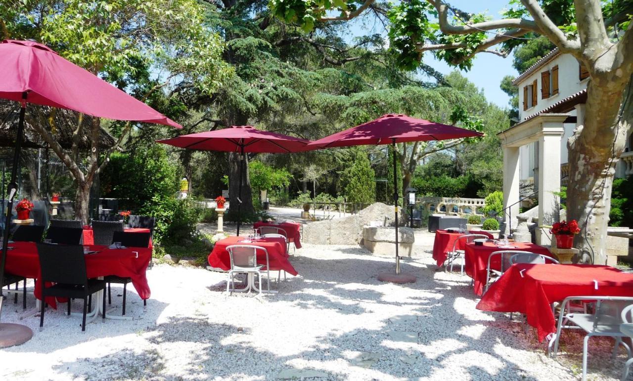 Hotel Restaurant Le Colombier Remoulins Buitenkant foto