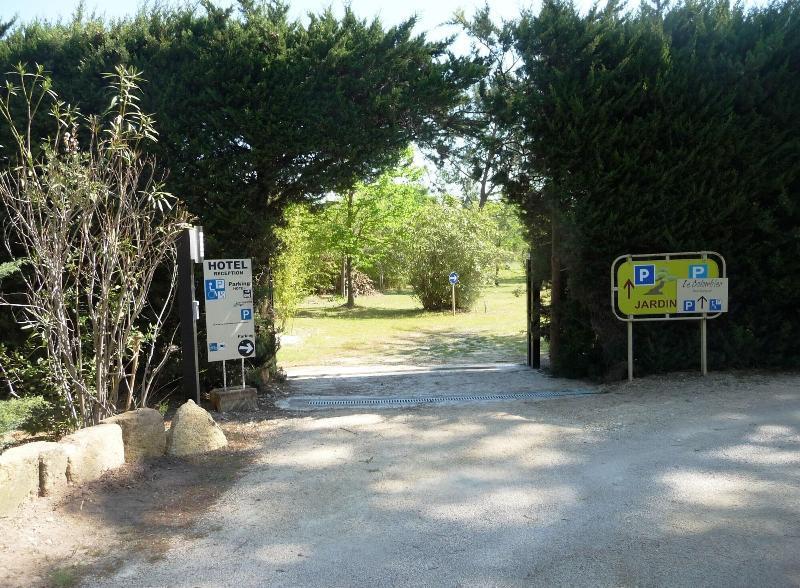 Hotel Restaurant Le Colombier Remoulins Buitenkant foto