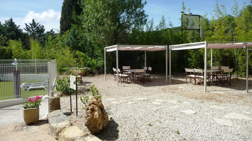 Hotel Restaurant Le Colombier Remoulins Buitenkant foto